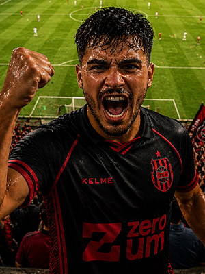 Jogador do Brasil de Pelotas comemorando
